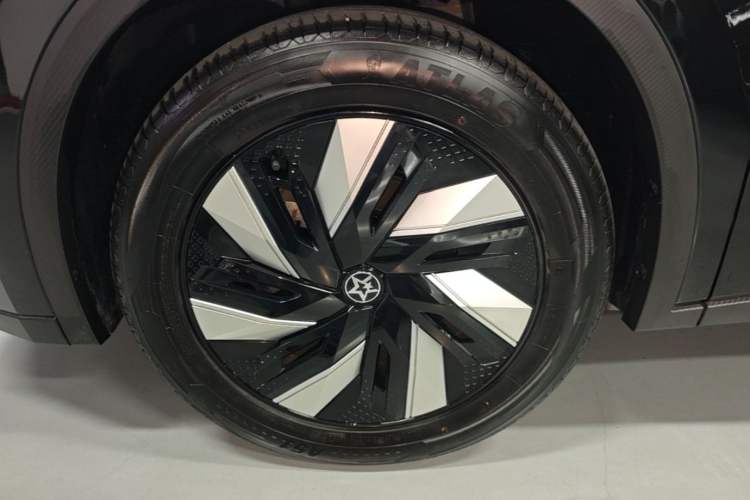 Used Venucia V DD-i 2023 60km iD Version Left Front Wheel Hub