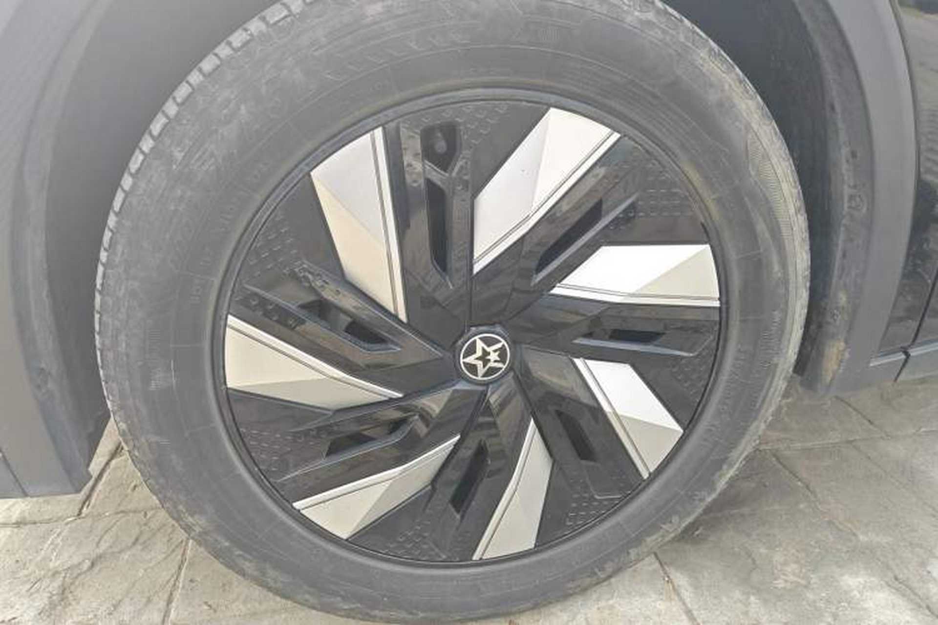 Used Venucia V DD-i 2023 110 km iE Version Left Front Wheel Hub