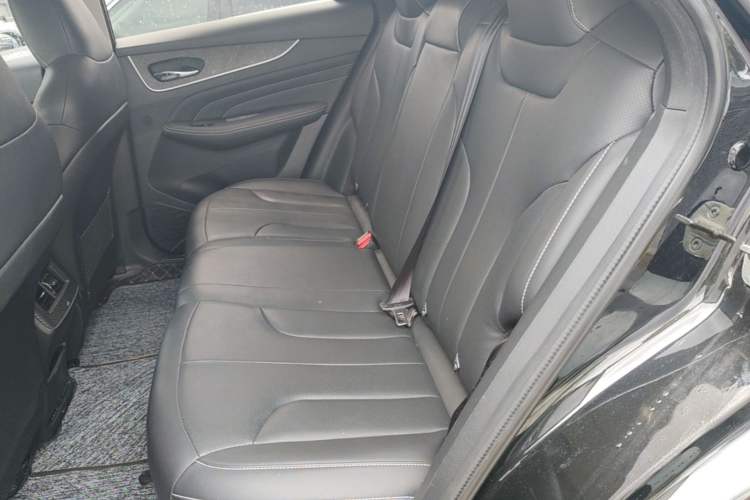 Used Venucia V DD-i 2023 110 km iE Version Left Rear Seat