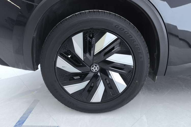 Used Venucia V DD-i 2023 110 km iE Version Left Rear Wheel Hub