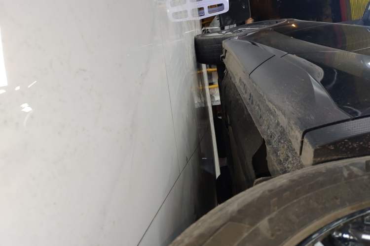 Used Venucia V DD-i 2023 60km iD Version Left Side Sill