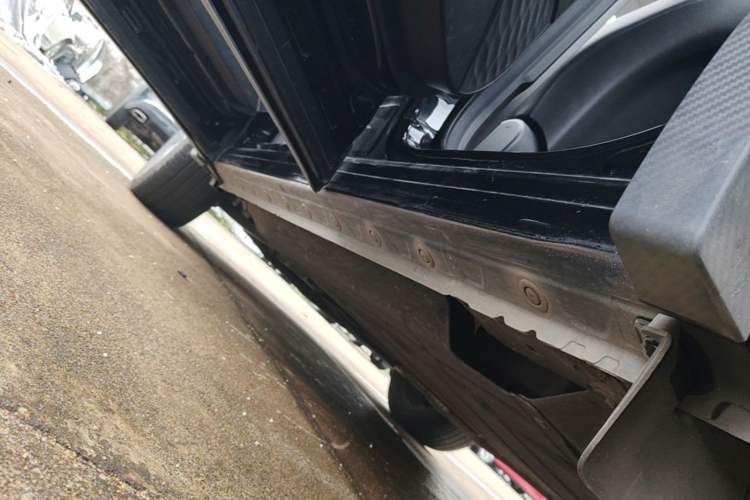 Used Venucia V DD-i 2023 110 km iE Version Left Side Sill