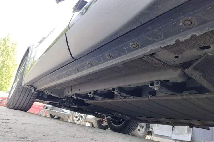 Used Venucia V DD-i 2023 60km iD Version Left Side Sill