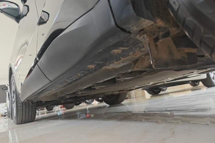 Used Venucia V DD-i 2023 60km iD Version Left Side Sill