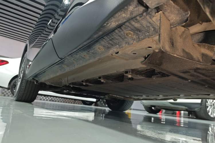 Used Venucia V DD-i 2023 60km iD Version Left Side Sill