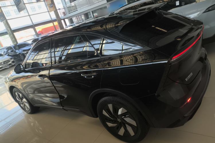 Used Venucia V DD-i 2023 60km iD Version Left Side