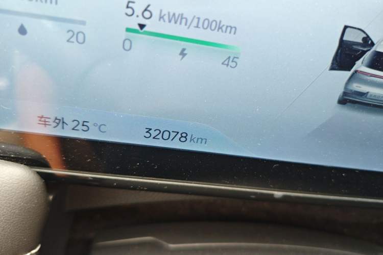 Used Venucia V DD-i 2023 110km iT Version Odometer Close Up