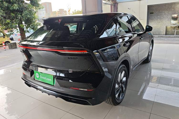Used Venucia V DD-i 2023 110 km iE Version Rear Right 45 Deg