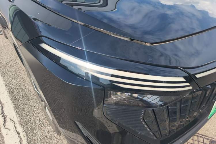 Used Venucia V DD-i 2023 110 km iE Version Right Front Headlight