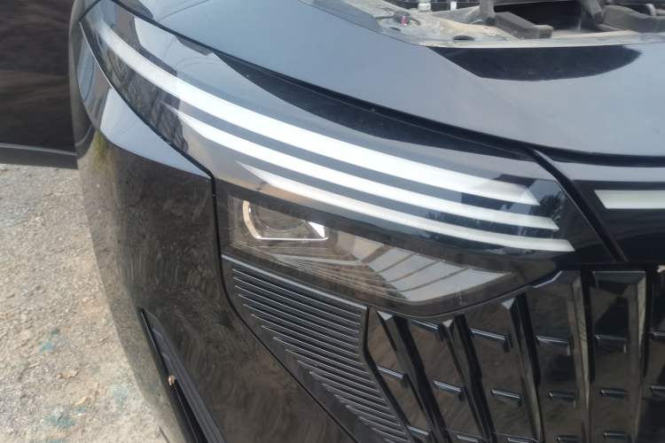 Used Venucia V DD-i 2023 60km iD Version Right Front Headlight