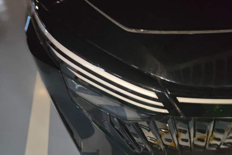 Used Venucia V DD-i 2023 110 km iE Version Right Front Headlight