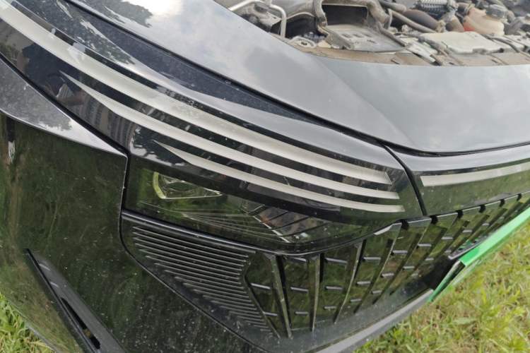 Used Venucia V DD-i 2023 110 km iE Version Right Front Headlight