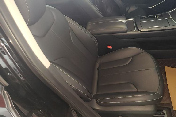 Used Venucia V DD-i 2023 110 km iE Version Right Front Seat