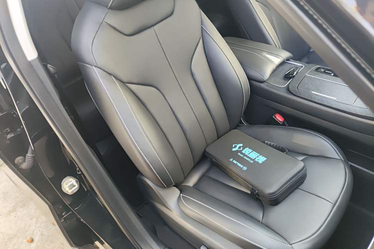 Used Venucia V DD-i 2023 60km iD Version Right Front Seat