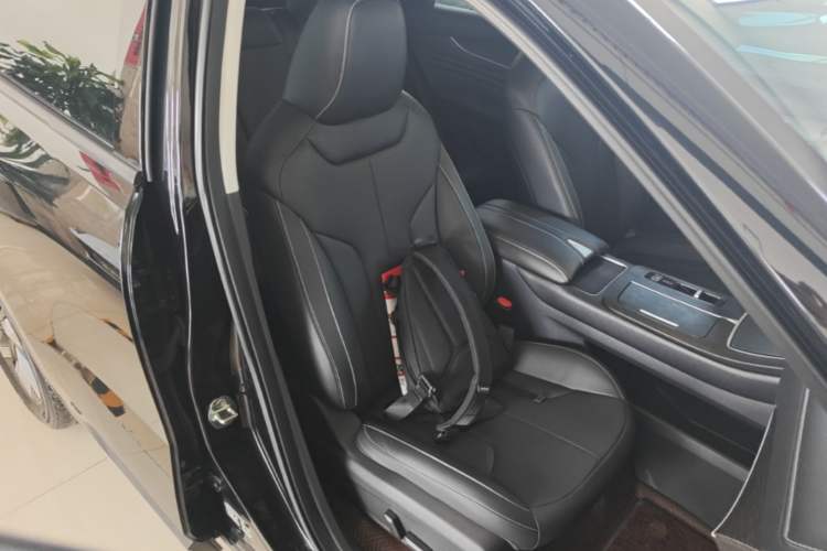 Used Venucia V DD-i 2023 60km iD Version Right Front Seat