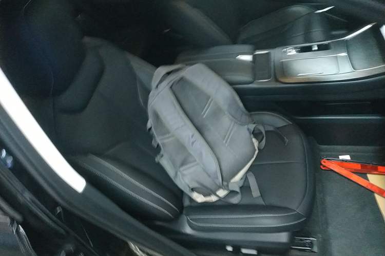 Used Venucia V DD-i 2023 110km iT Version Right Front Seat