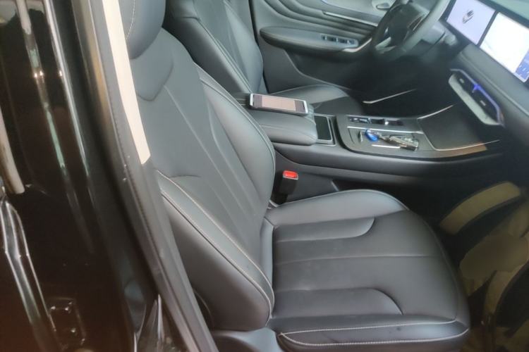 Used Venucia V DD-i 2023 110km iT Version Right Front Seat