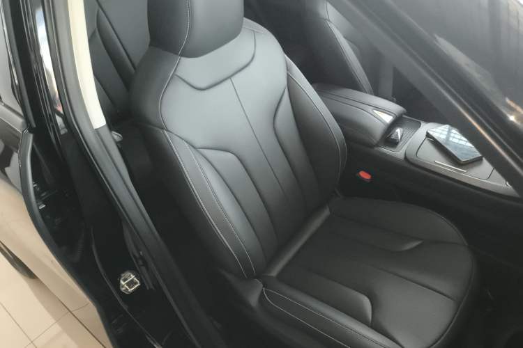 Used Venucia V DD-i 2023 60km iD Version Right Front Seat