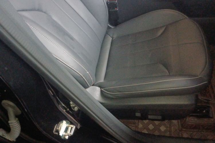 Used Venucia V DD-i 2023 110 km iE Version Right Front Seat