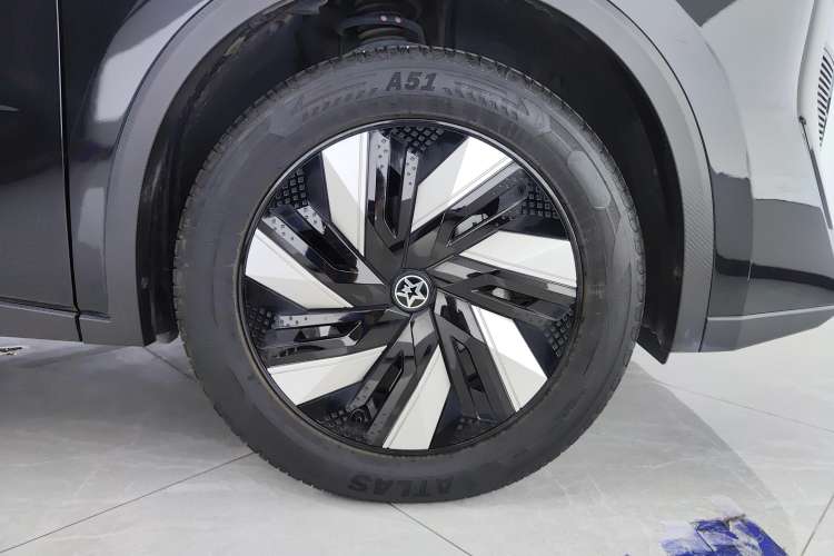 Used Venucia V DD-i 2023 110 km iE Version Right Front Wheel Hub