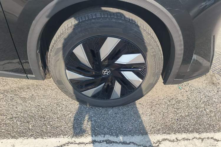 Used Venucia V DD-i 2023 110 km iE Version Right Front Wheel Hub