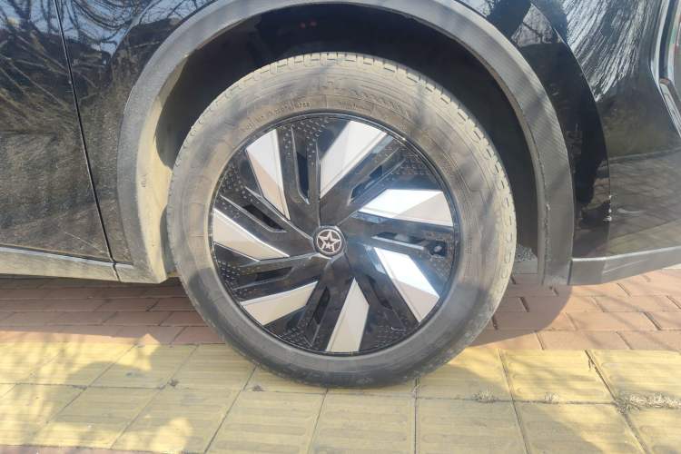 Used Venucia V DD-i 2023 110 km iE Version Right Front Wheel Hub
