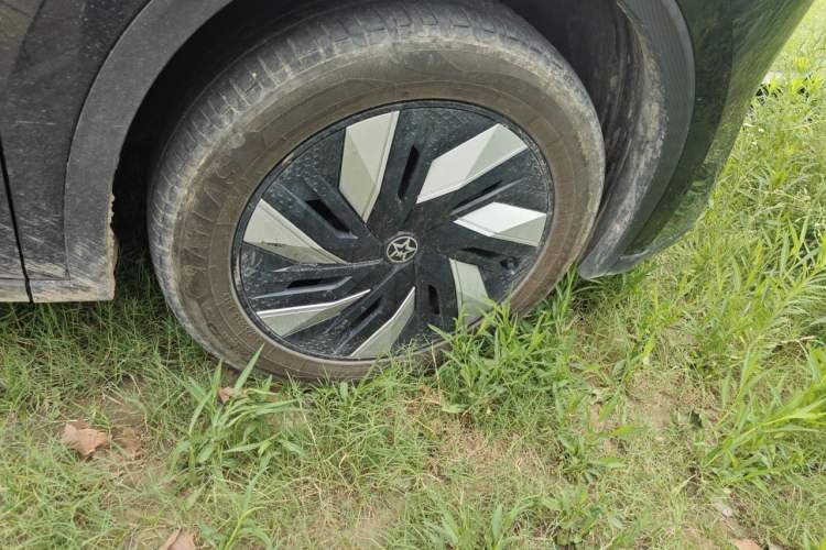 Used Venucia V DD-i 2023 110 km iE Version Right Front Wheel Hub
