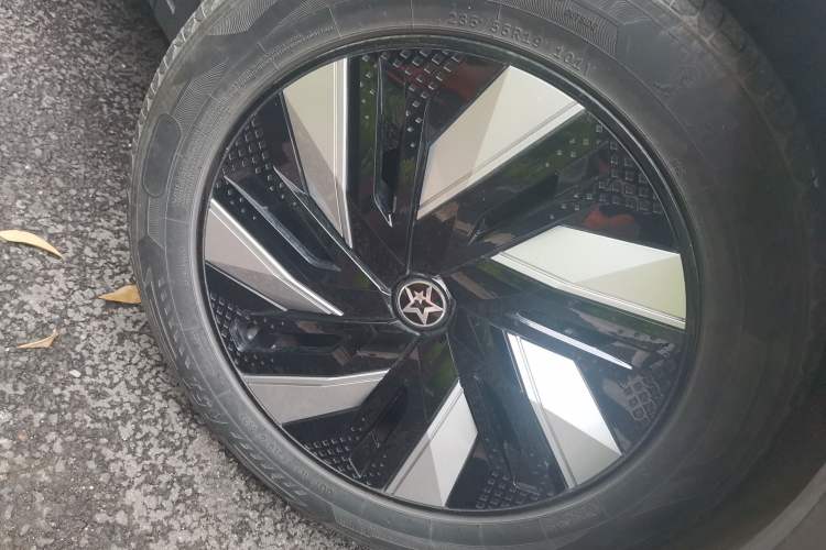 Used Venucia V DD-i 2023 110 km iE Version Right Front Wheel Hub