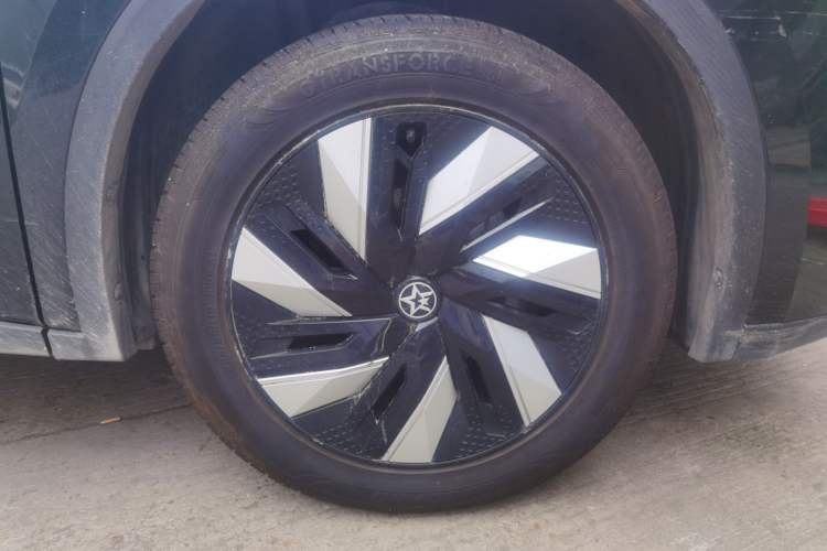 Used Venucia V DD-i 2023 60km iD Version Right Front Wheel Hub