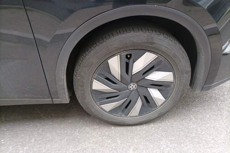 Used Venucia V DD-i 2023 110 km iE Version Right Front Wheel Hub
