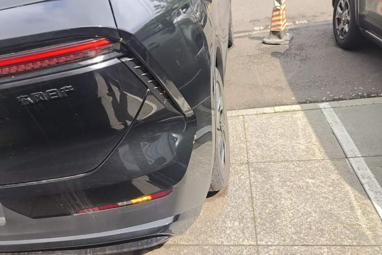 Used Venucia V DD-i 2023 110 km iE Version Right Rear Taillight