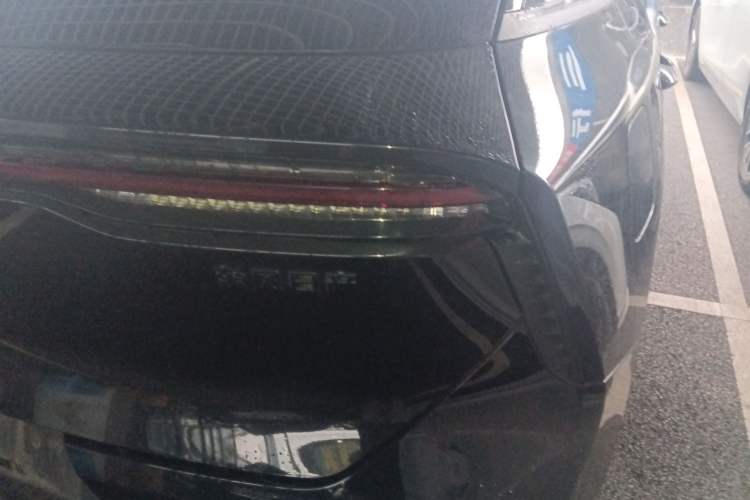 Used Venucia V DD-i 2023 110 km iE Version Right Rear Taillight