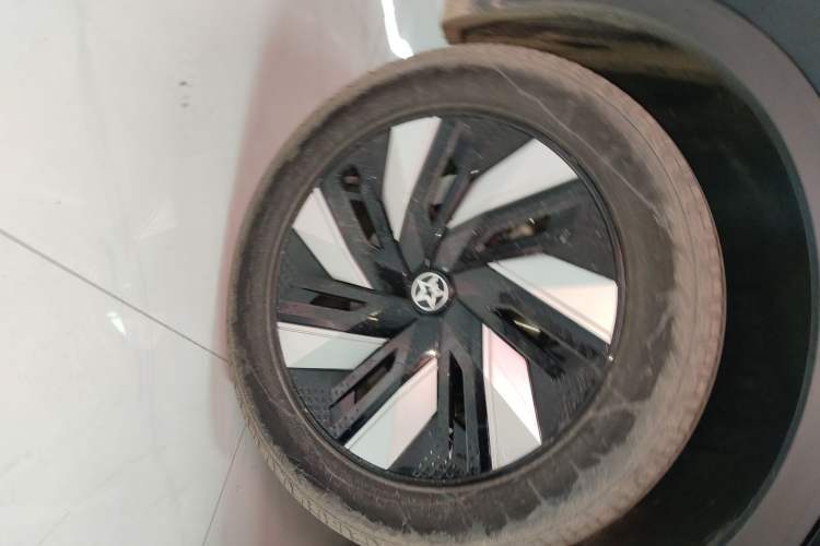 Used Venucia V DD-i 2023 60km iD Version Right Rear Wheel Hub