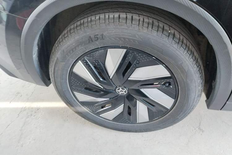 Used Venucia V DD-i 2023 60km iD Version Right Rear Wheel Hub