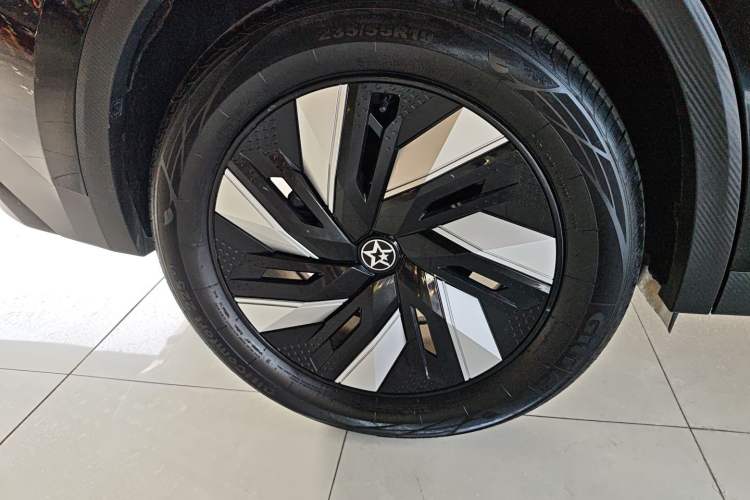 Used Venucia V DD-i 2023 110 km iE Version Right Rear Wheel Hub