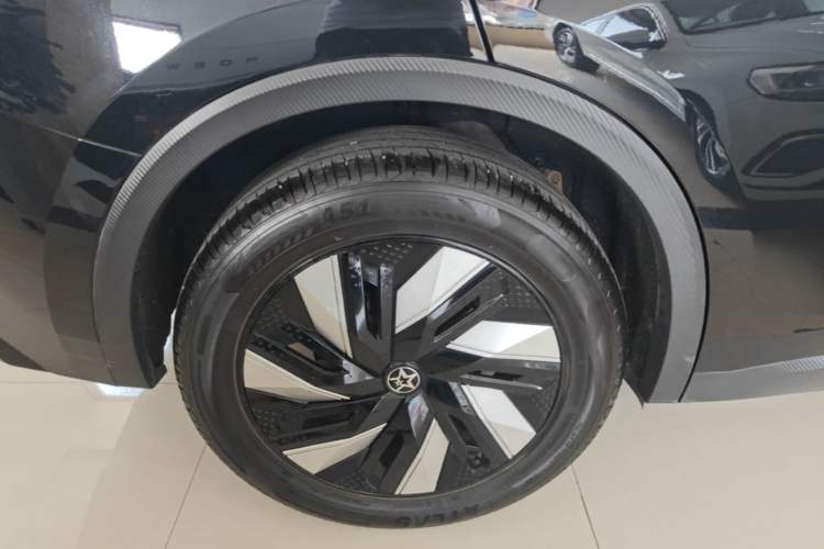 Used Venucia V DD-i 2023 60km iD Version Right Rear Wheel Hub