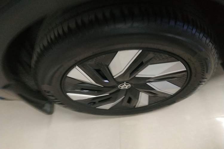 Used Venucia V DD-i 2023 110km iT Version Right Rear Wheel Hub
