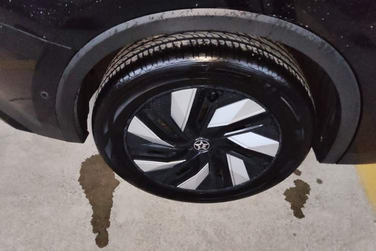 Used Venucia V DD-i 2023 110km iT Version Right Rear Wheel Hub