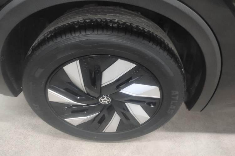 Used Venucia V DD-i 2023 110 km iE Version Right Rear Wheel Hub