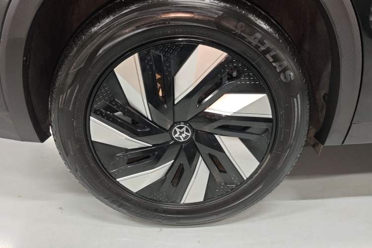 Used Venucia V DD-i 2023 60km iD Version Right Rear Wheel Hub