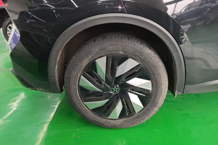 Used Venucia V DD-i 2023 110 km iE Version Right Rear Wheel Hub
