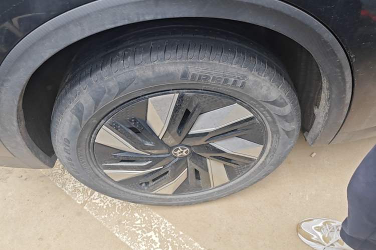 Used Venucia V DD-i 2023 110 km iE Version Right Rear Wheel Hub