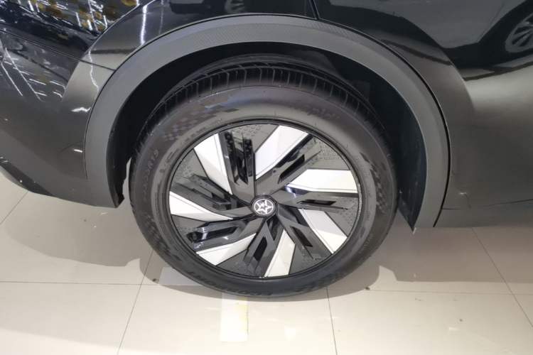 Used Venucia V DD-i 2023 60km iD Version Right Rear Wheel Hub