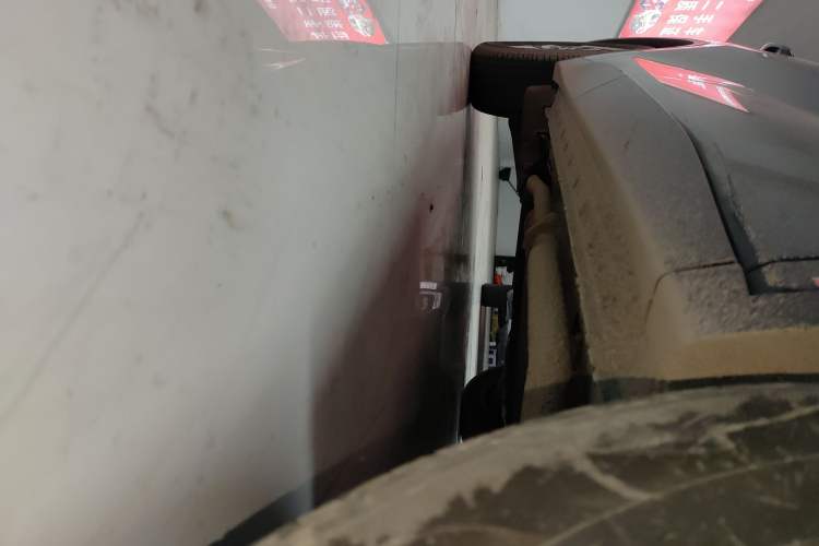 Used Venucia V DD-i 2023 60km iD Version Right Side Sill