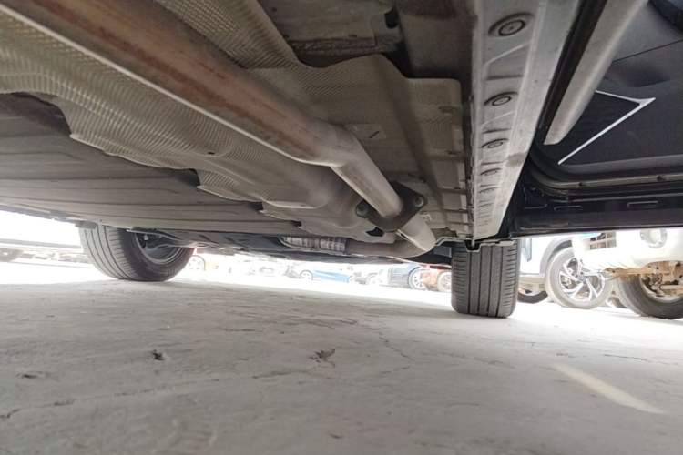 Used Venucia V DD-i 2023 60km iD Version Right Side Sill