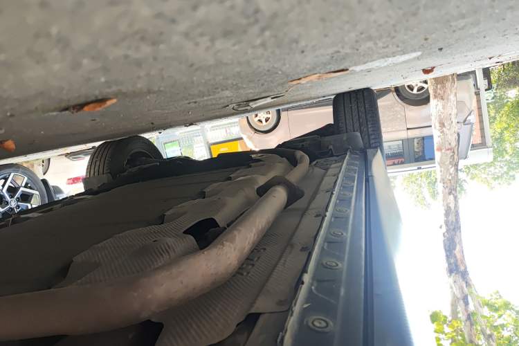 Used Venucia V DD-i 2023 60km iD Version Right Side Sill