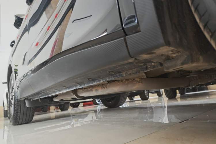 Used Venucia V DD-i 2023 60km iD Version Right Side Sill