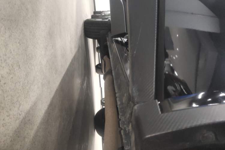 Used Venucia V DD-i 2023 110 km iE Version Right Side Sill