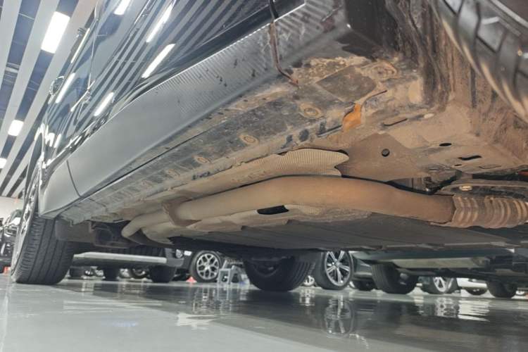 Used Venucia V DD-i 2023 60km iD Version Right Side Sill