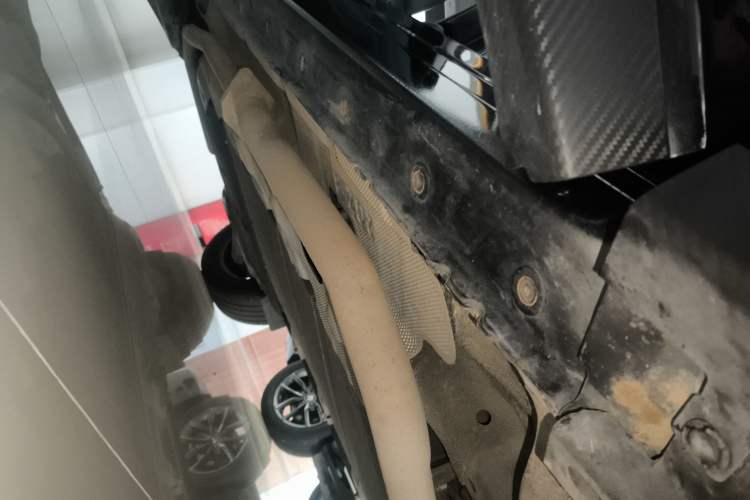 Used Venucia V DD-i 2023 60km iD Version Right Side Sill